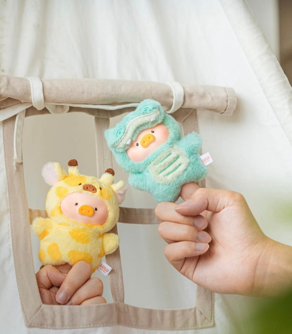 Lulu the Piggy Animal Party puppet show keychain